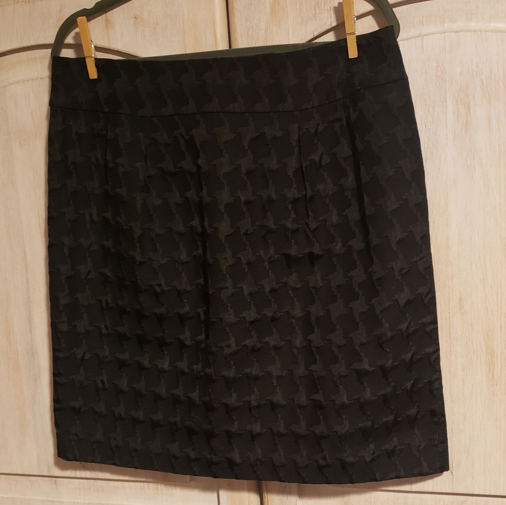 size 12 black houndstooth skirt